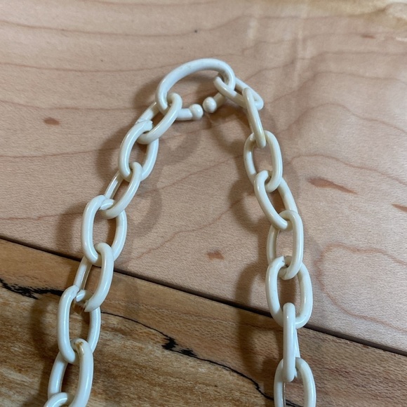 Vintage Lacey leaf Necklace - Picture 5 of 8